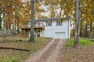 Building Photo - 1021 Lakewood Dr