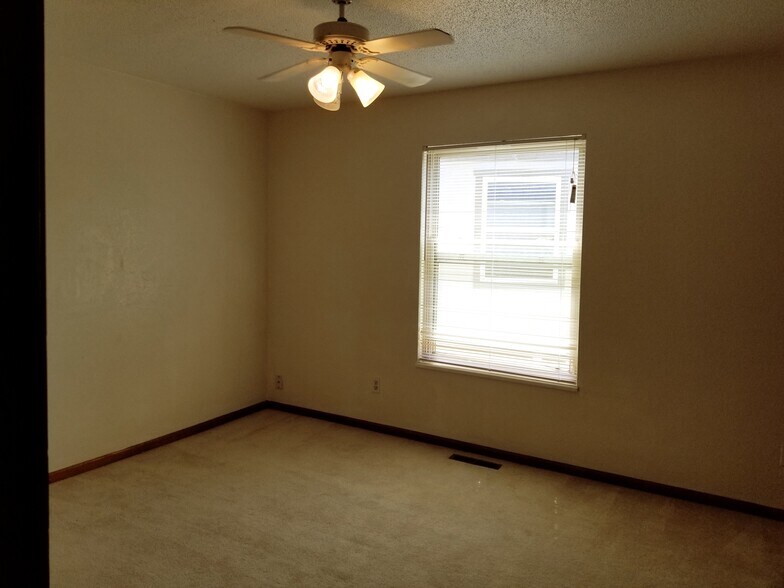 Building Photo - 916 44th Ave Ct