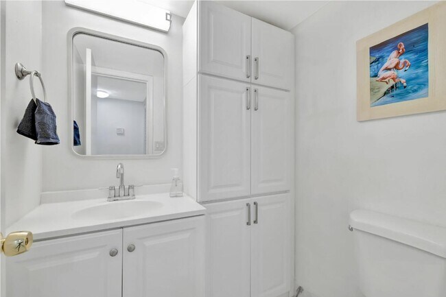 Building Photo - 355 S Ocean Dr