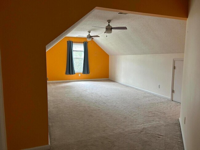 Building Photo - 1721 Fox Ridge Ct