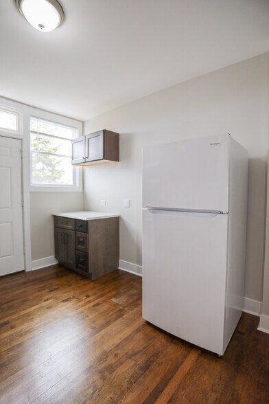Building Photo - 2709 N Kilpatrick Ave