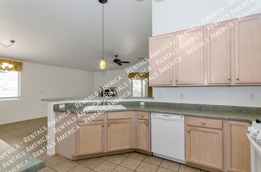 Building Photo - 894 N Sugar Maple Pl