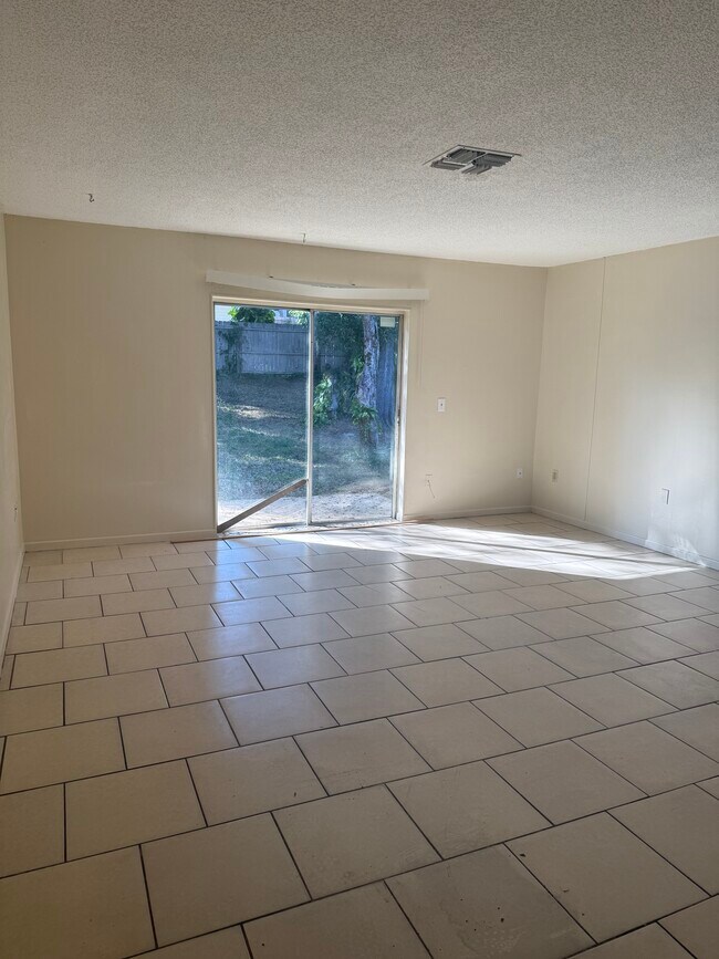 Building Photo - 810 N Hudson St