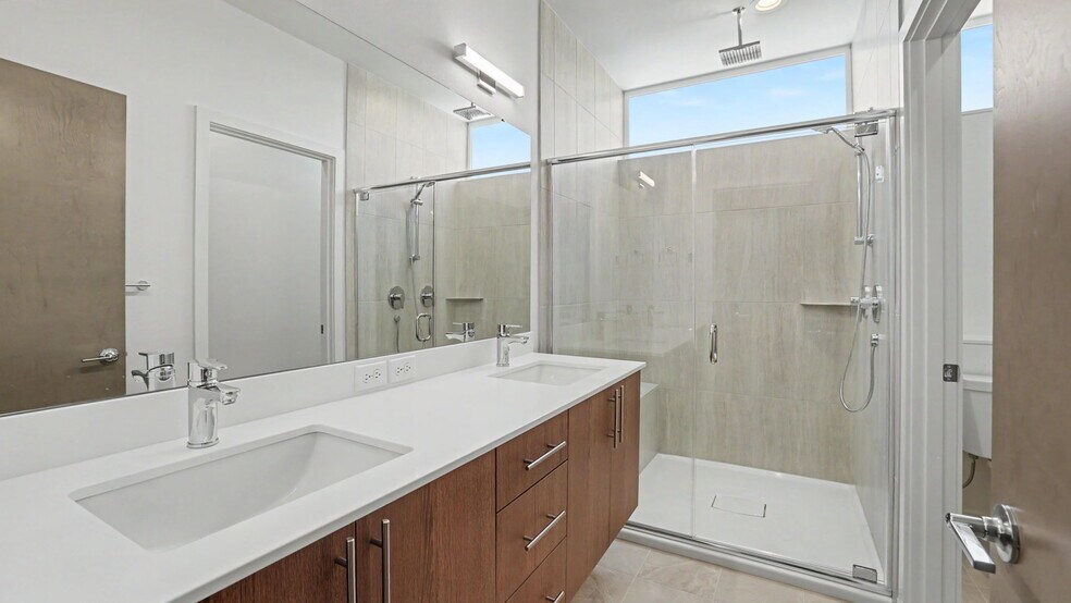 Building Photo - 5567 23rd Ave S