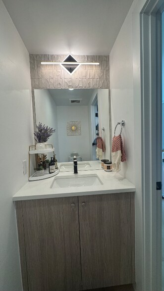 Building Photo - 3433 Lawrence St