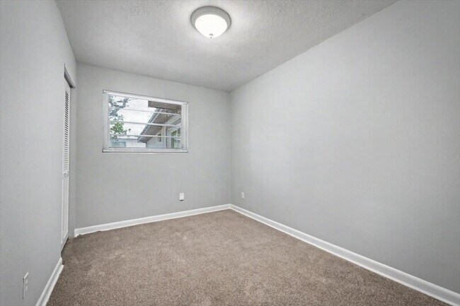Building Photo - 7010 Arques Rd