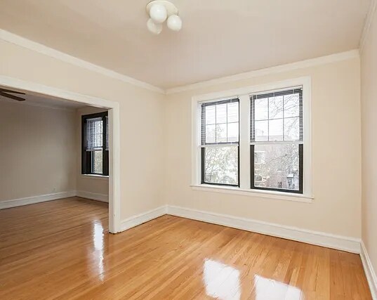 Building Photo - 1450 W Byron St