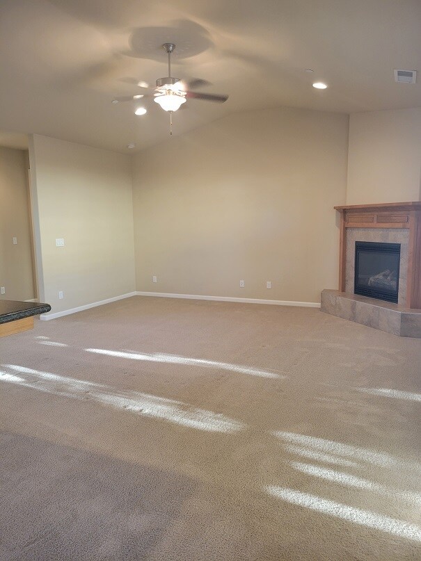 Building Photo - 227 Gooselake Cir