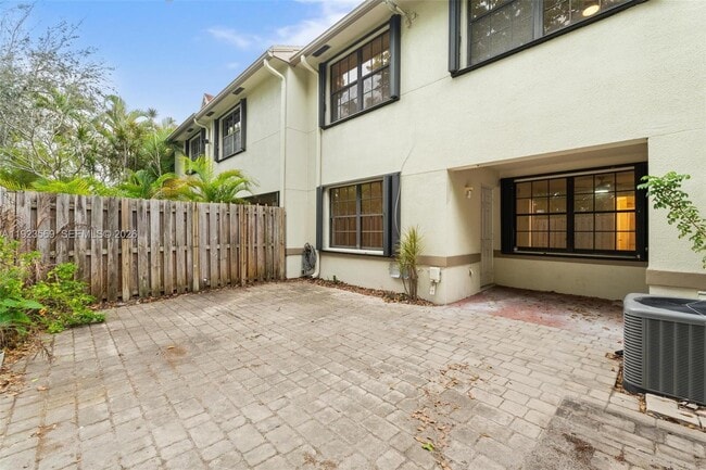 Building Photo - 390 City View Dr