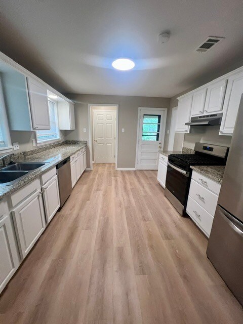 Building Photo - 1520 Crestwood Rd