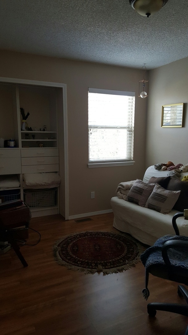 Building Photo - Wonderful 4 bedroom Home in District #20