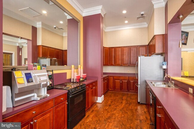 Building Photo - 400 Symphony Cir