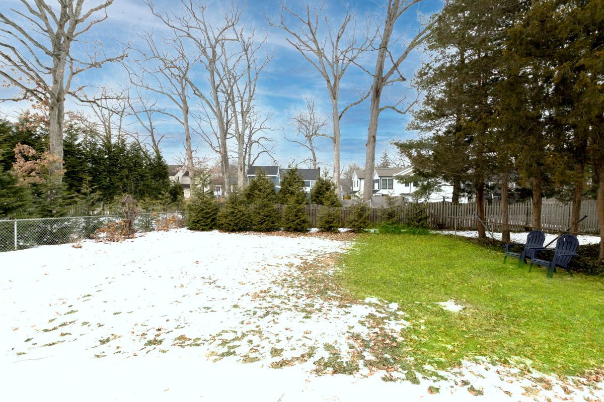 Building Photo - 23 Gates Ave