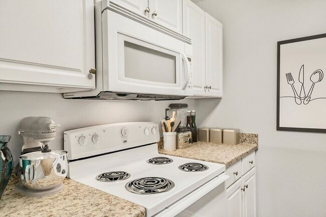 Building Photo - 3 Bedroom 2 Bath Duplex at Mansion Creek i...