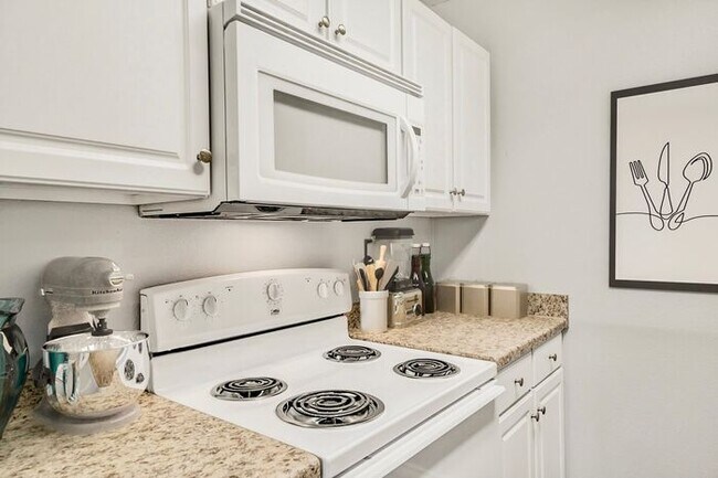 Building Photo - 3 Bedroom 2 Bath Duplex at Mansion Creek in Tyler! 1/2 off first full months rent