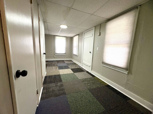 Building Photo - 2 Bedroom 1.5 Bathroom w/Bonus Room in York!