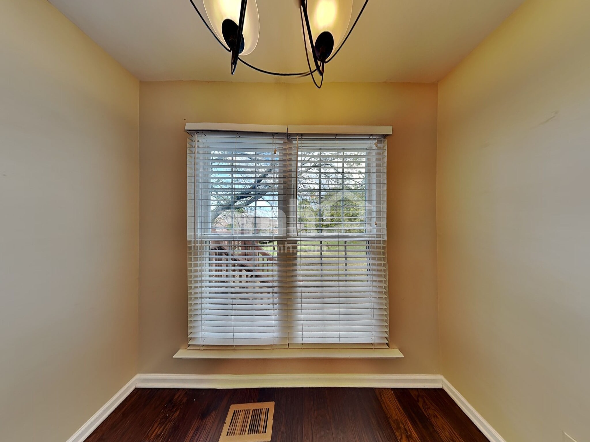 Building Photo - 104 Sunset Dr