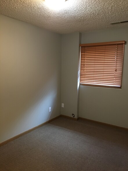 Building Photo - 1843 Hollywood Ct