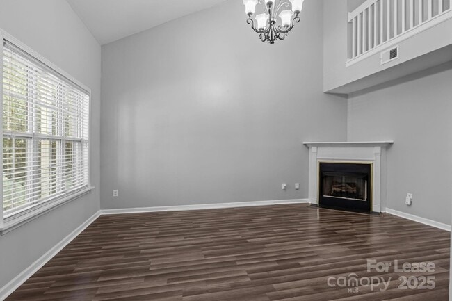 Building Photo - 10660 Holly Ridge Blvd