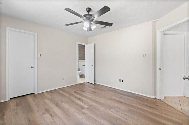 Building Photo - 313 Oxford Dr