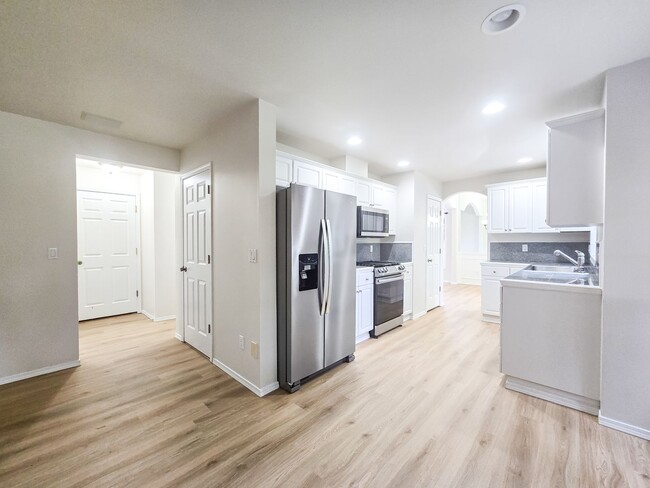 Building Photo - Updated 4BD Home in Gleneagle