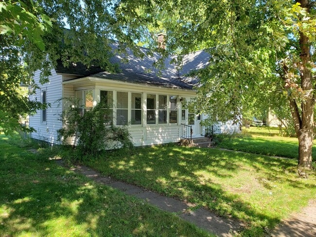 Building Photo - 3 Bed 1 Bath Single Family Home in Merrill