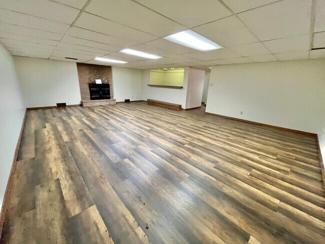 Building Photo - Large 3 Bed/2 Bath East Side Rental Home!