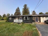 Building Photo - 3 bedroom single family house with attache...