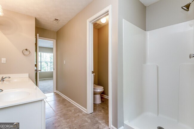 Building Photo - 1305 Sandybrook Ct