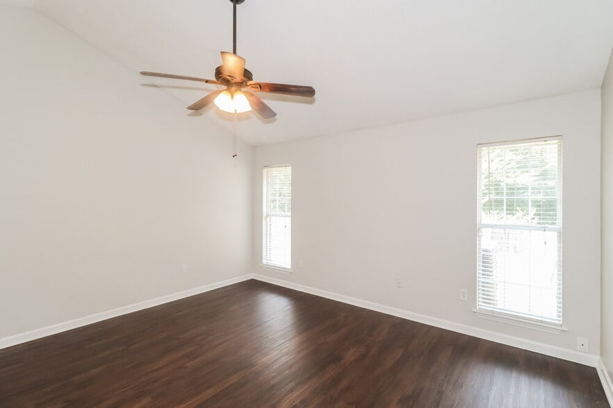 Building Photo - 8161 Loden Cove