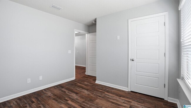 Building Photo - 3821 Kendall Brook Dr