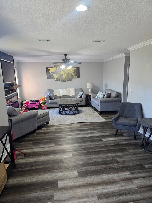 Building Photo - 504 Wyckfield Way