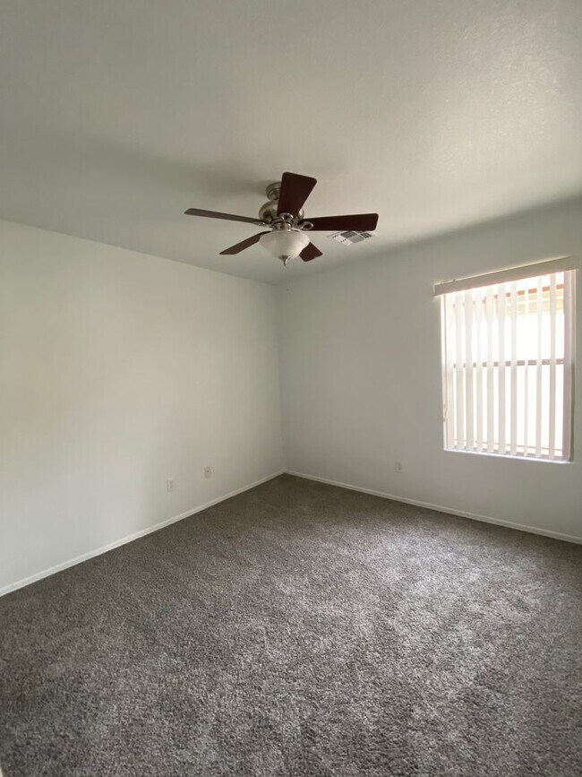 Building Photo - Single level home in Gilbert