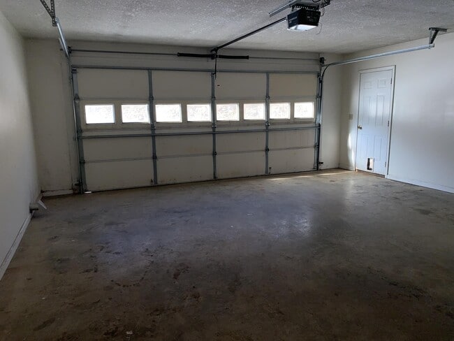 Building Photo - 664 Bear Branch Rd