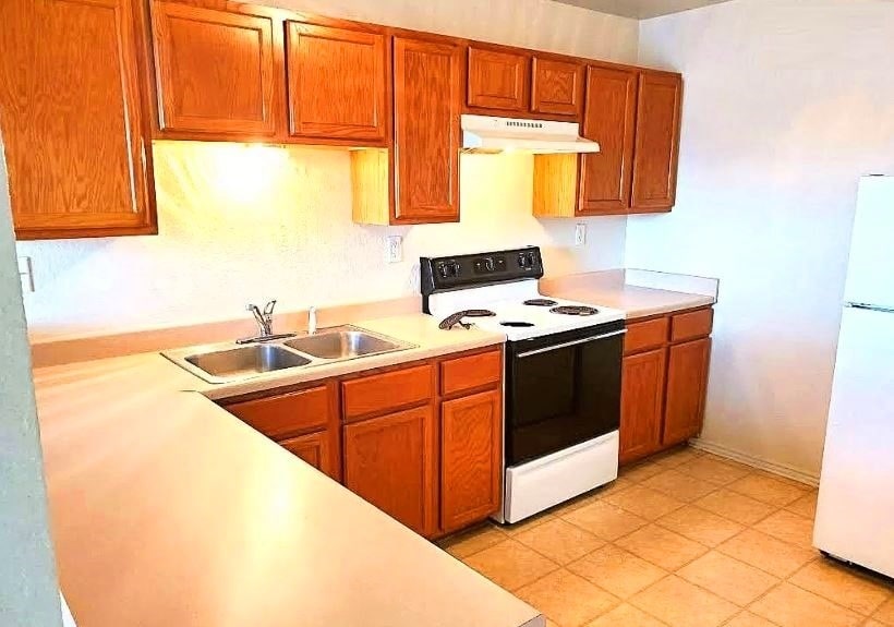 Building Photo - 3405 Barcelona Drive