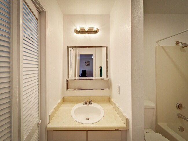 Building Photo - 2701 High St