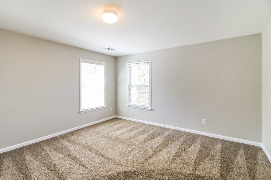 Building Photo - 2528 Mockingbird Ln