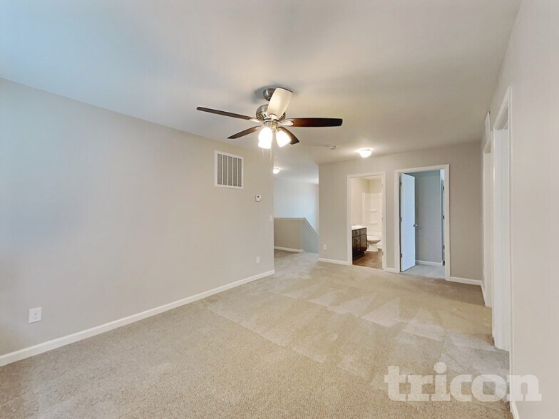 Building Photo - 635 Spencer Ln