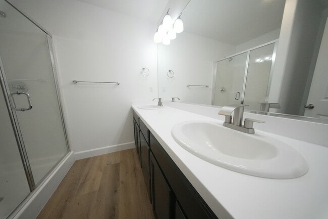 Building Photo - 547 Virginia Ave