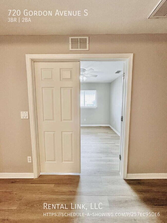 Building Photo - 720 Gordon Ave S