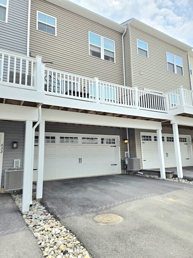 Building Photo - 430 Paperbark Sq