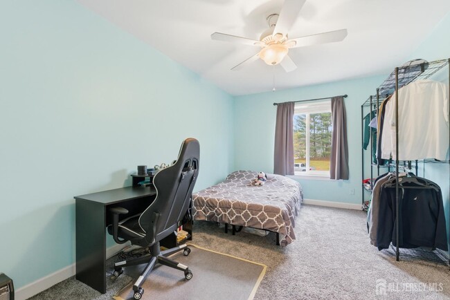 Building Photo - 10 Coventry Ct