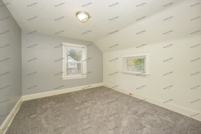 Building Photo - 912 Yellowstone Rd