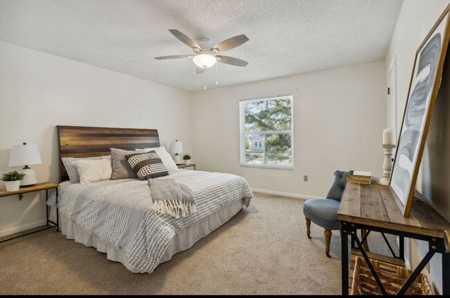 Building Photo - Walk To The Beach!