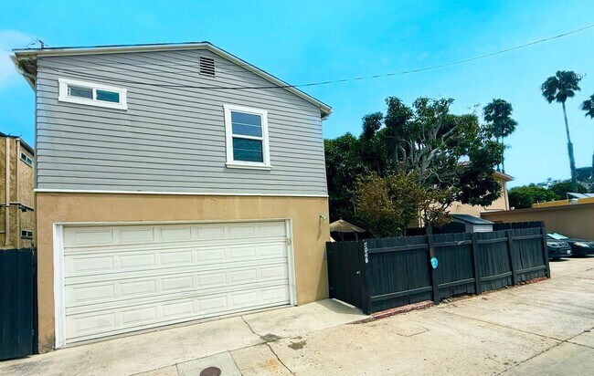Building Photo - 4821 Del Mar Ave