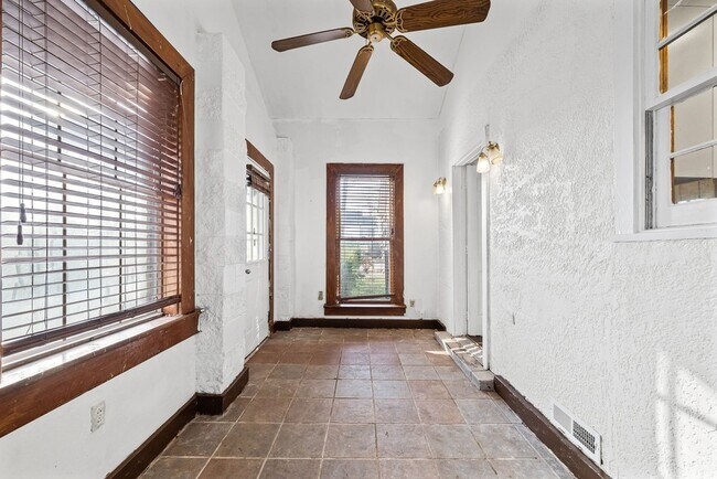 Building Photo - 211 St John St