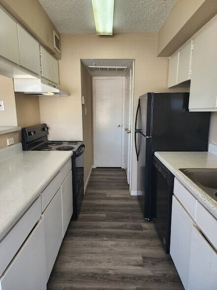 Building Photo - 2750 Holly Hall St