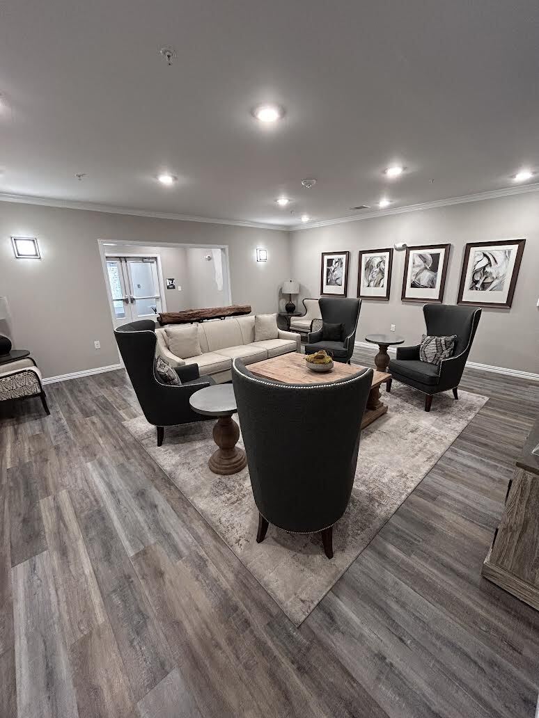 Common area lounge - 1735 Wittington Pl