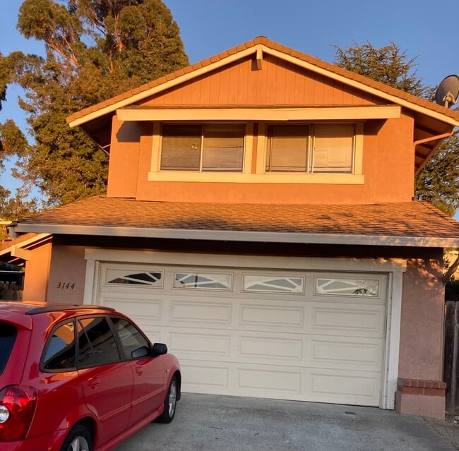 Primary Photo - 3144 Larchmont Ln