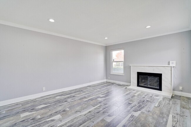 Building Photo - Stunning Single Family Home